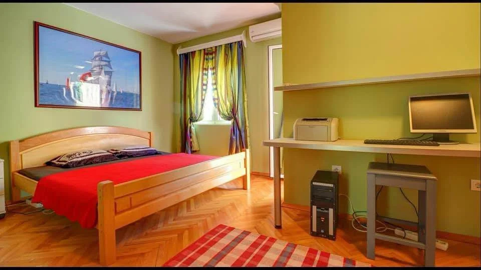 Budva da Özel havuzlu   2 + 1  Müstakil ev