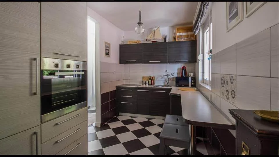 Budva da Özel havuzlu   2 + 1  Müstakil ev