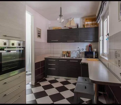 Budva da Özel havuzlu   2 + 1  Müstakil ev