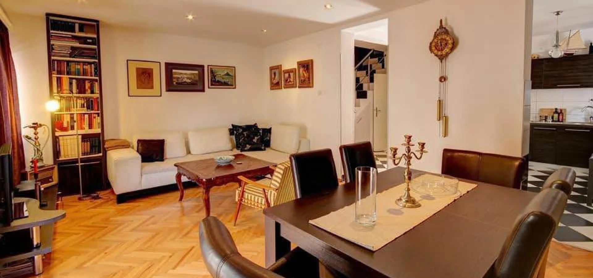 Budva da Özel havuzlu   2 + 1  Müstakil ev