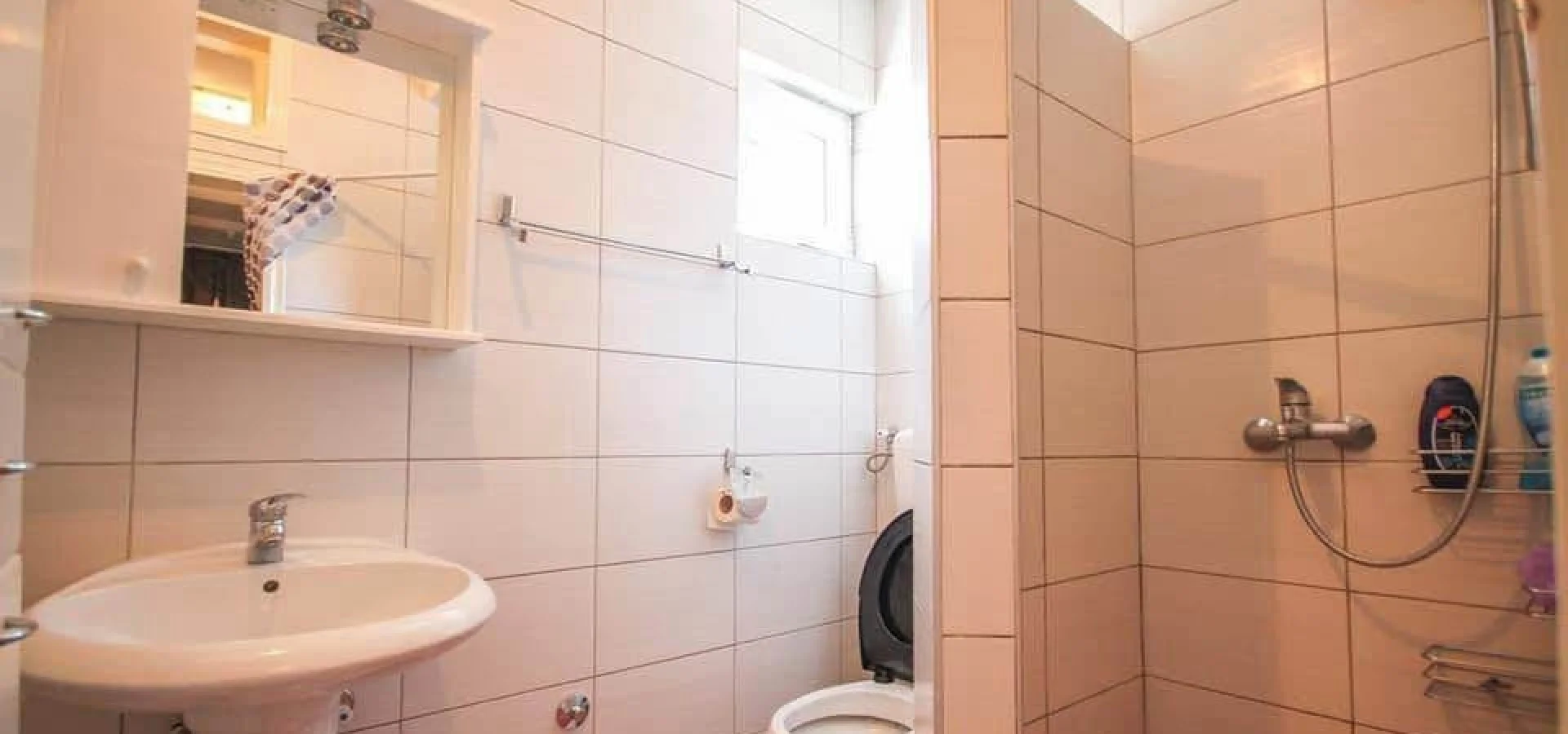 Budva da Özel havuzlu   2 + 1  Müstakil ev