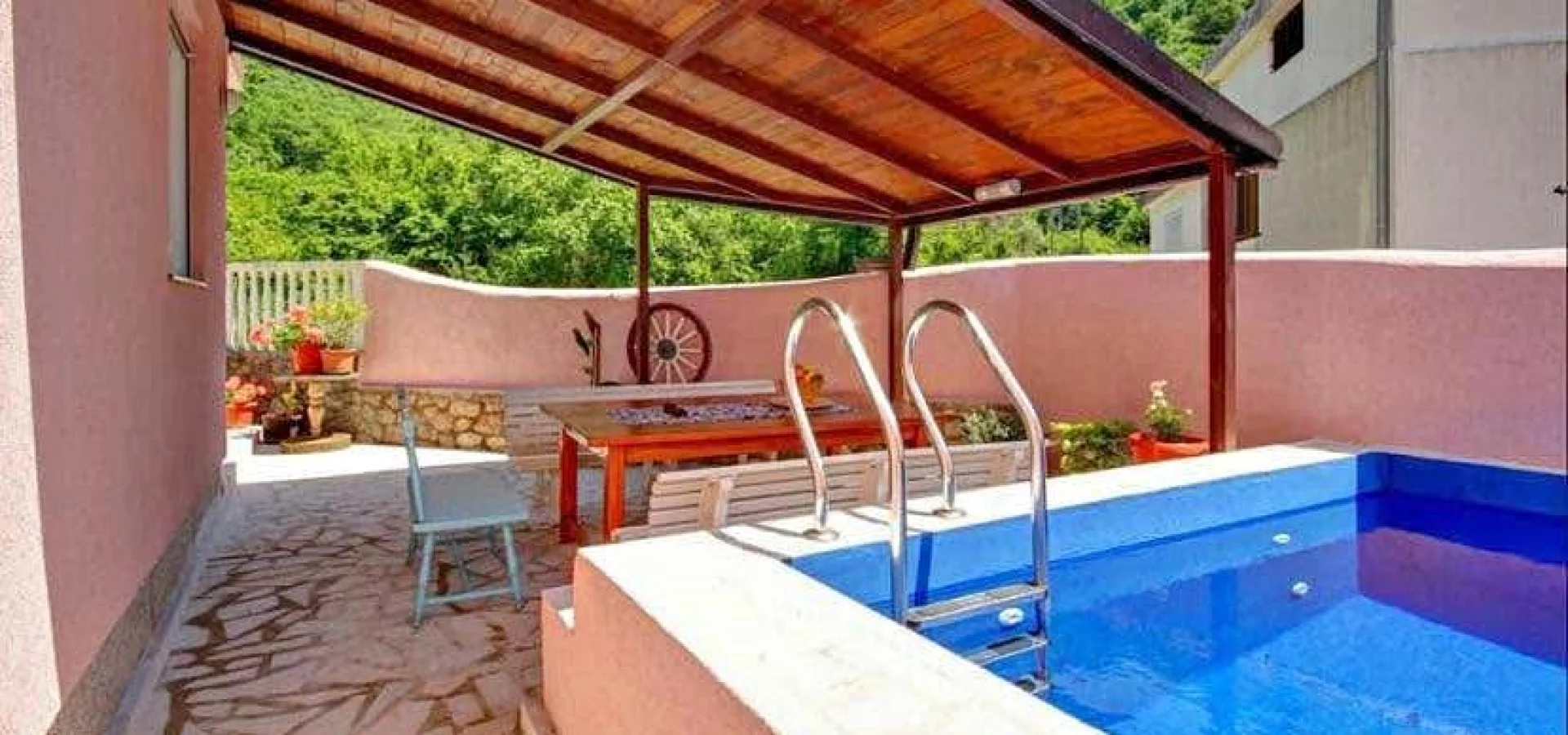 Budva da Özel havuzlu   2 + 1  Müstakil ev