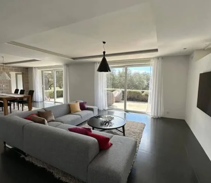 Kiralık beciçi de konforlu  Geniş Villa 