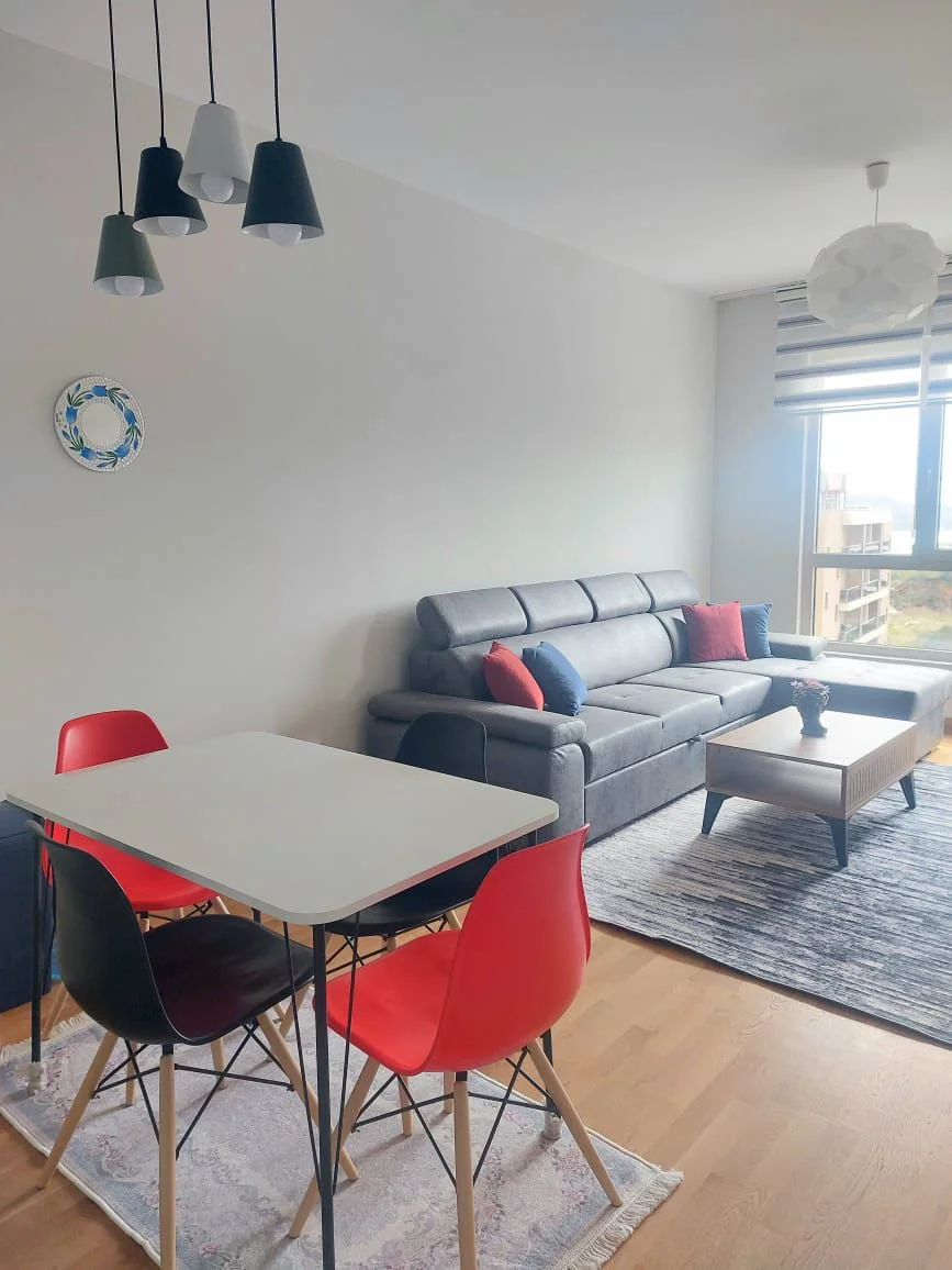 Beciçi de 1+1 Yıllık kiralık  daire deniz manzaralı