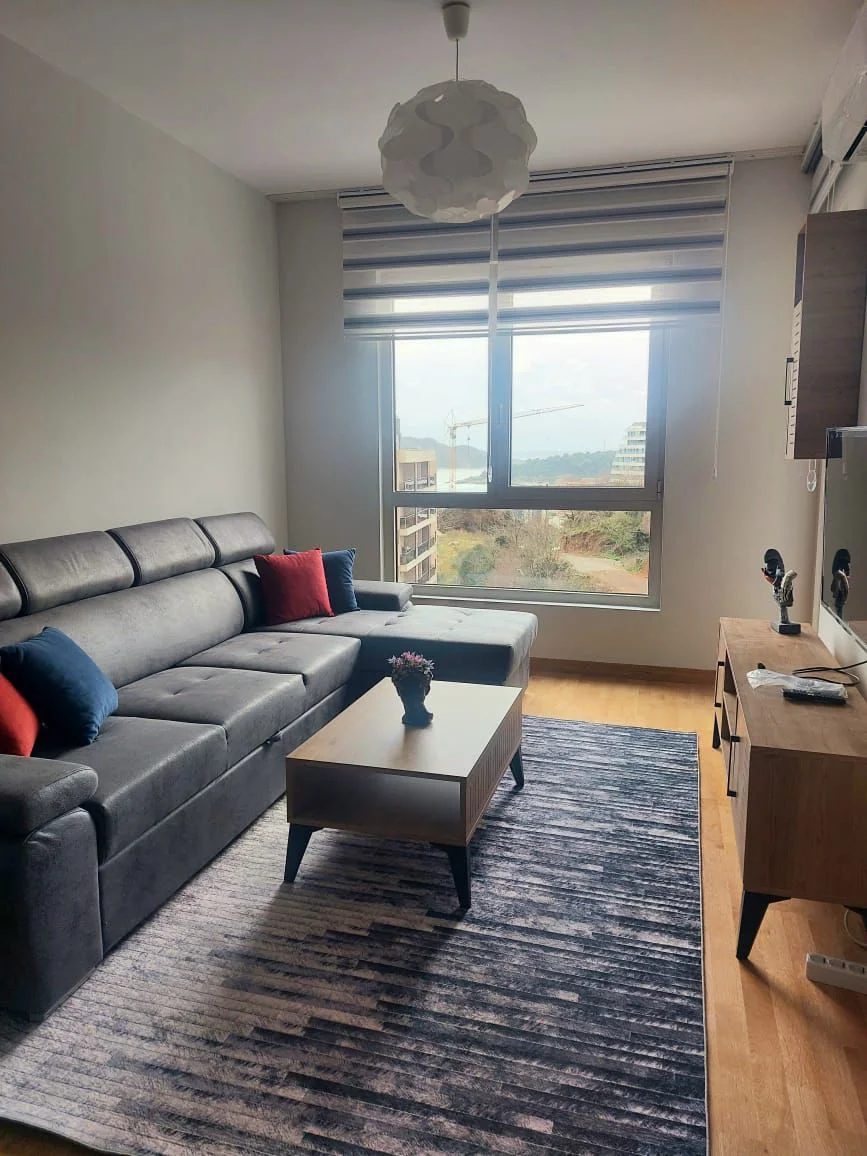 Beciçi de 1+1 Yıllık kiralık  daire deniz manzaralı