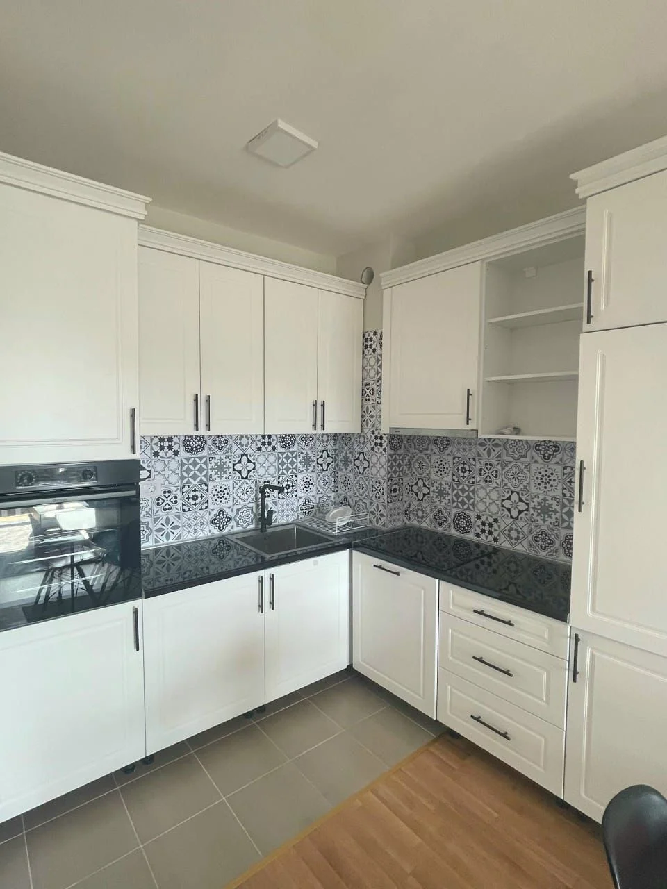 Beciçi de 1+1 Yıllık kiralık  daire deniz manzaralı