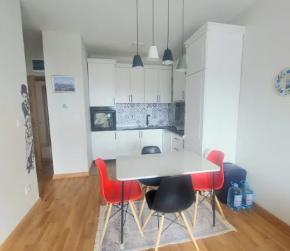 Beciçi de 1+1 Yıllık kiralık  daire deniz manzaralı