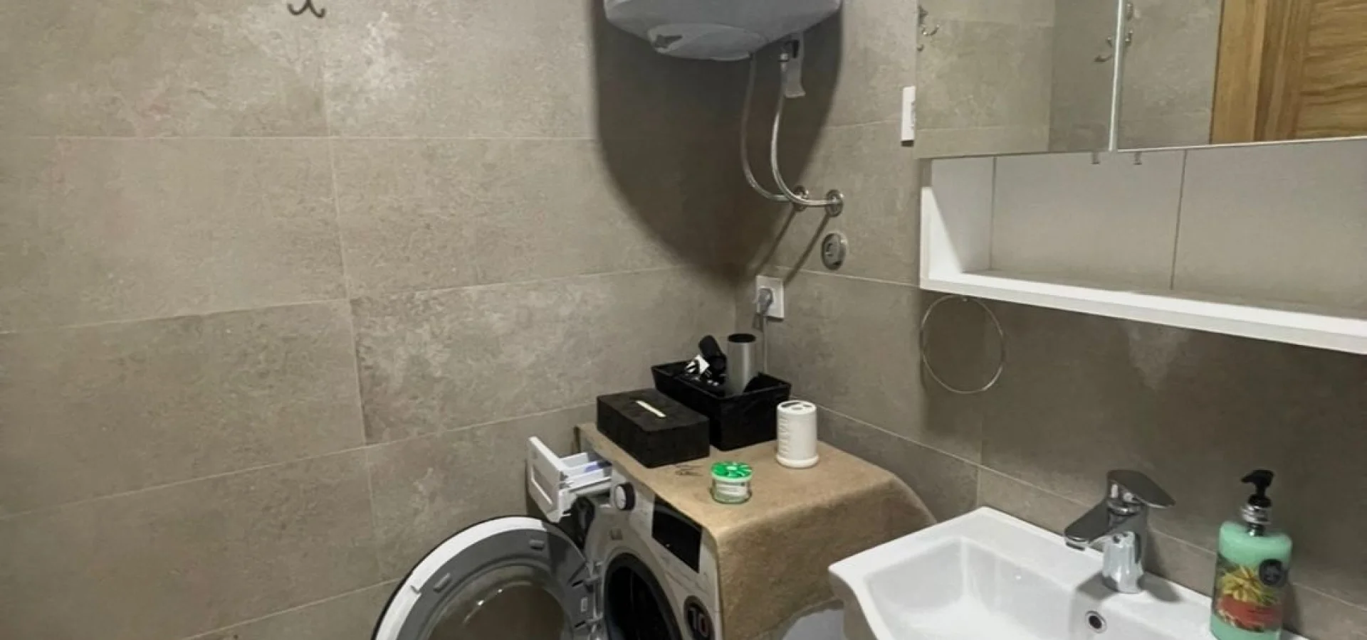 Beciçi de 1+1 Yıllık kiralık  daire deniz manzaralı