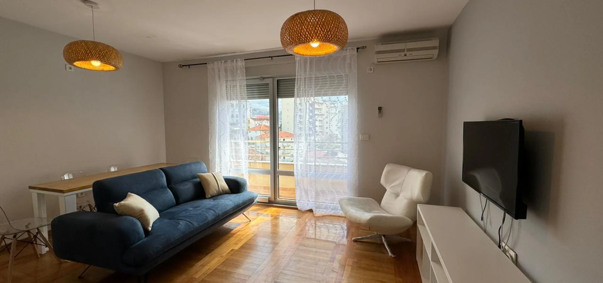 Beciçi de Splendid otelin karşısında 1+1 kiralık daire