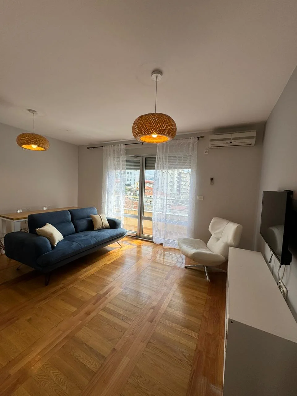 Beciçi de Splendid otelin karşısında 1+1 kiralık daire