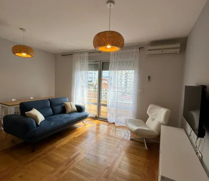 Beciçi de Splendid otelin karşısında 1+1 kiralık daire