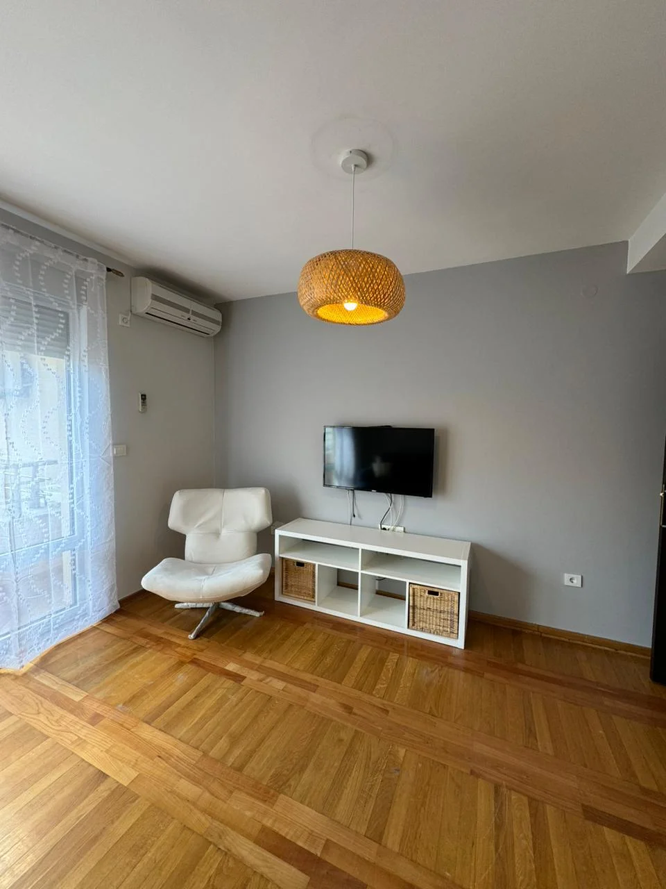 Beciçi de Splendid otelin karşısında 1+1 kiralık daire