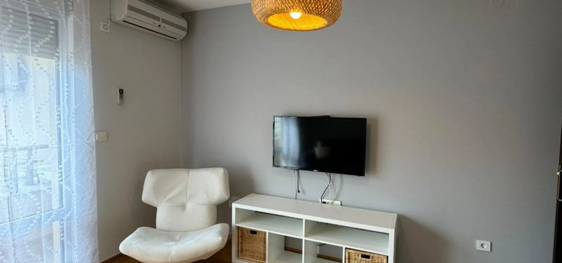 Beciçi de Splendid otelin karşısında 1+1 kiralık daire