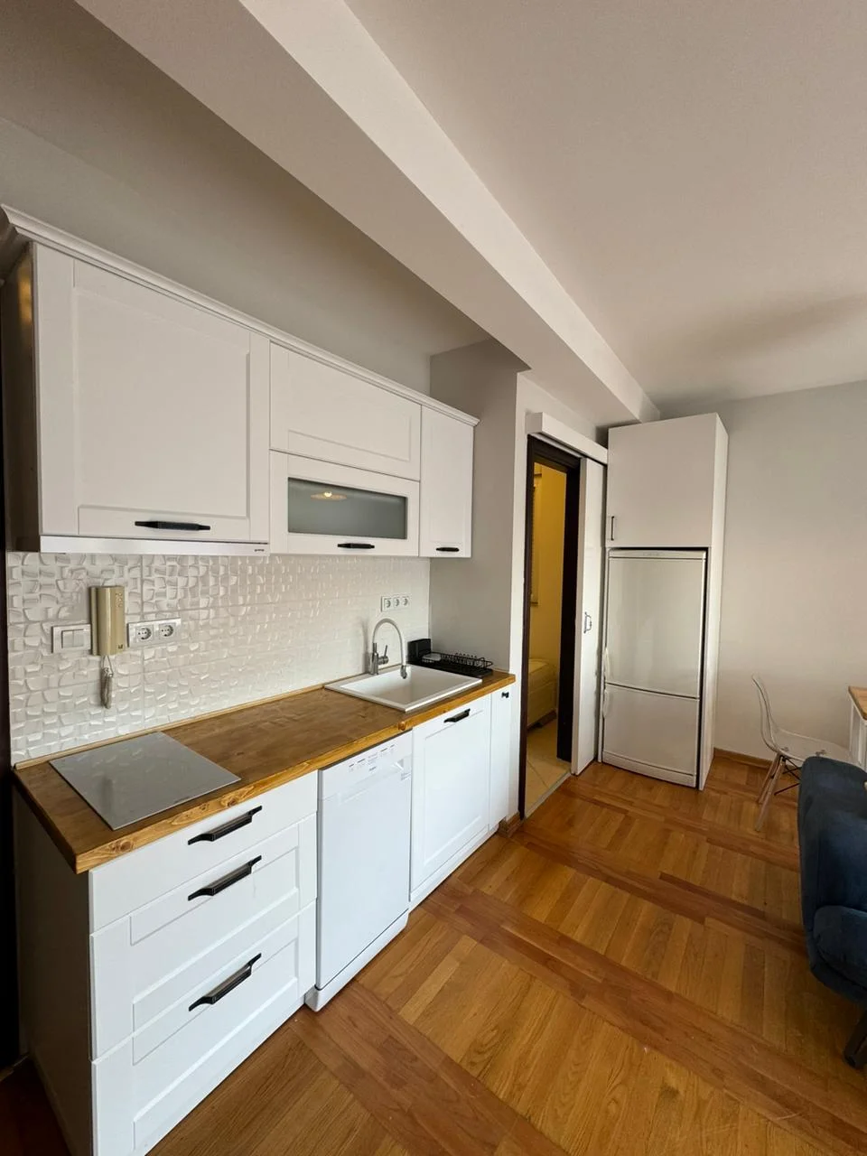 Beciçi de Splendid otelin karşısında 1+1 kiralık daire