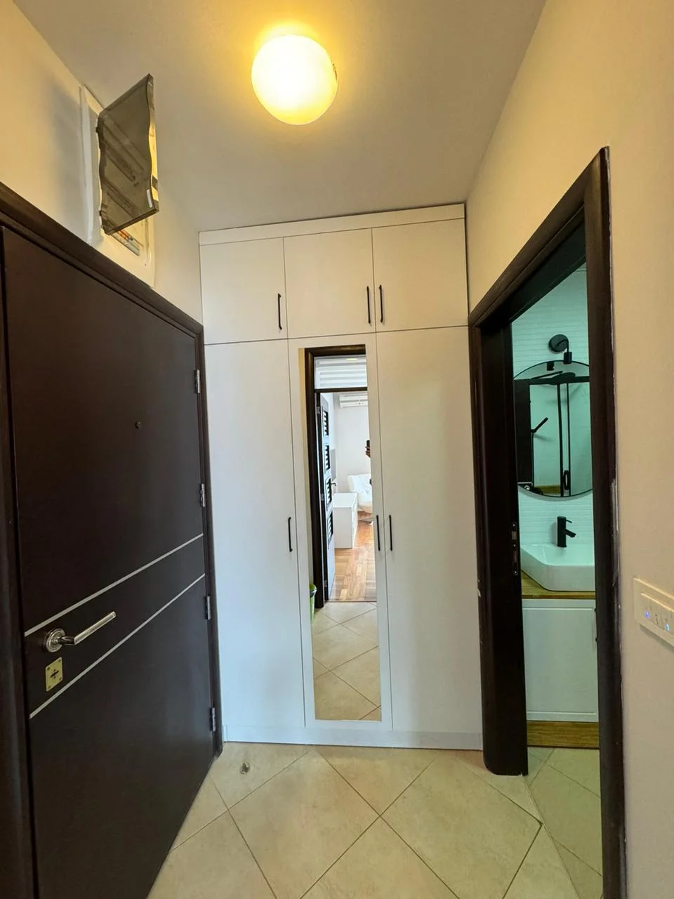 Beciçi de Splendid otelin karşısında 1+1 kiralık daire