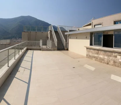 kotor dobrotada 1+0 studyo daıre satılık  otopark  ile