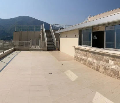 kotor dobrotada 1+0 studyo daıre satılık  otopark  ile