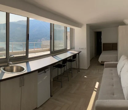 kotor dobrotada 1+0 studyo daıre satılık  otopark  ile