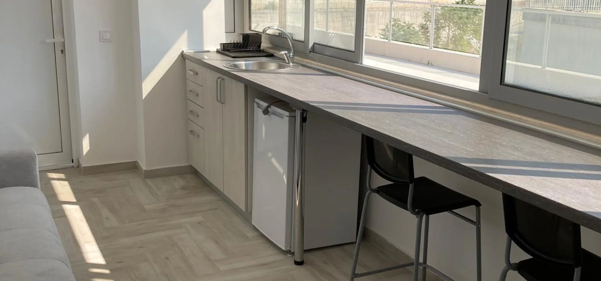 kotor dobrotada 1+0 studyo daıre satılık  otopark  ile