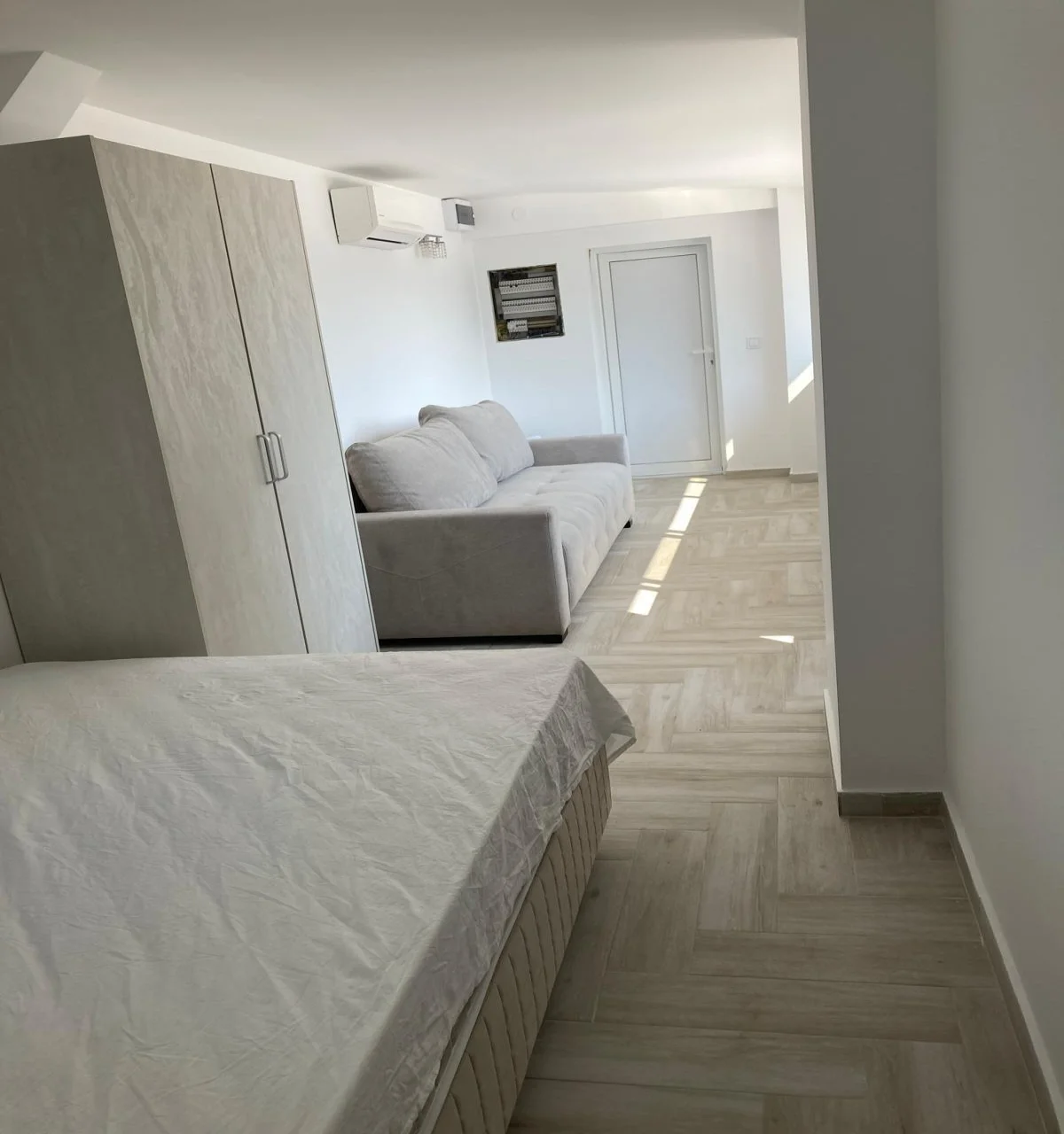 kotor dobrotada 1+0 studyo daıre satılık  otopark  ile