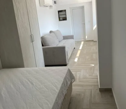 kotor dobrotada 1+0 studyo daıre satılık  otopark  ile