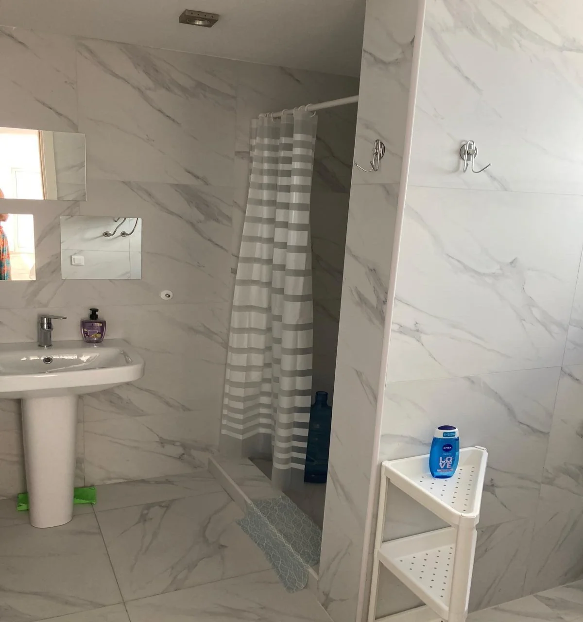 kotor dobrotada 1+0 studyo daıre satılık  otopark  ile