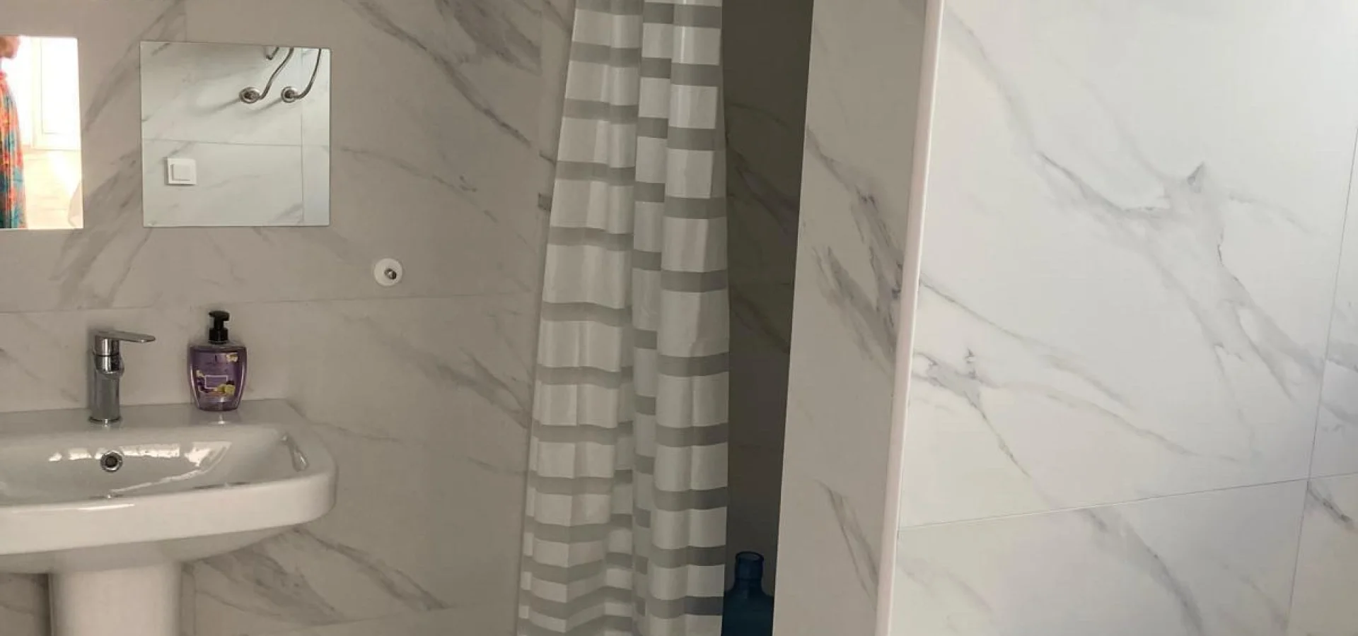 kotor dobrotada 1+0 studyo daıre satılık  otopark  ile