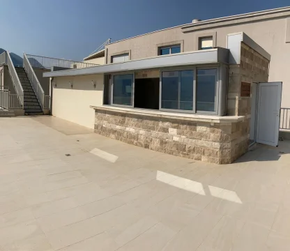 kotor dobrotada 1+0 studyo daıre satılık  otopark  ile