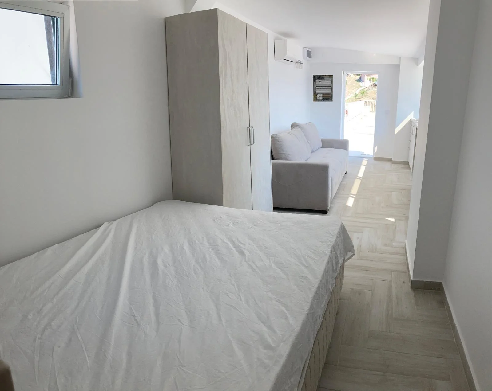 kotor dobrotada 1+0 studyo daıre satılık  otopark  ile