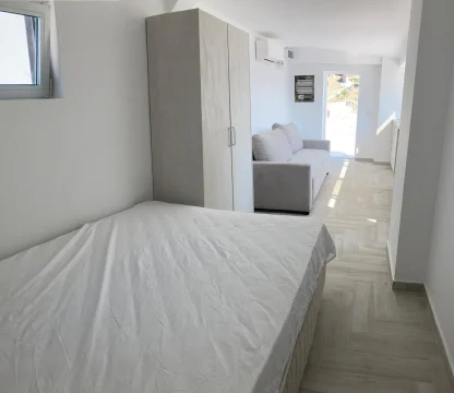 kotor dobrotada 1+0 studyo daıre satılık  otopark  ile