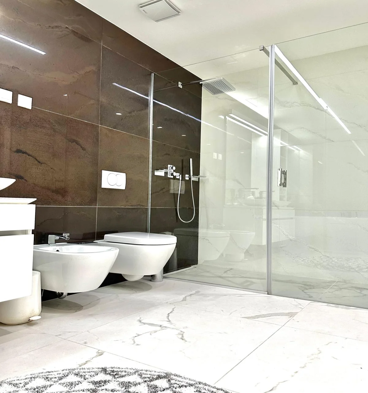 Dukley Gardens’ta Deniz Manzaralı Lüks Zemin Kat 2+1 Daire – 159 m²