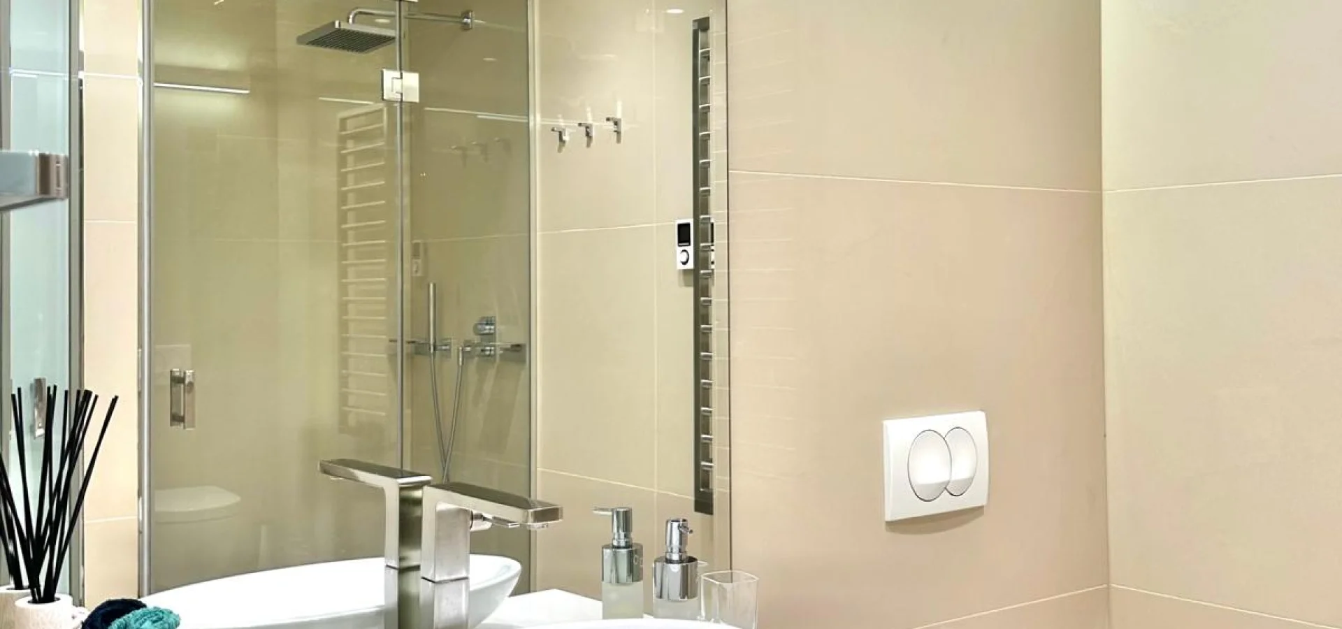 Dukley Gardens’ta Deniz Manzaralı Lüks Zemin Kat 2+1 Daire – 159 m²