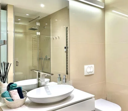 Dukley Gardens’ta Deniz Manzaralı Lüks Zemin Kat 2+1 Daire – 159 m²