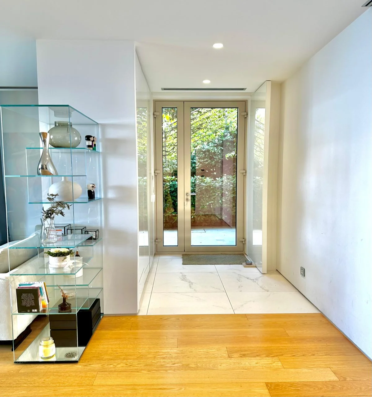 Dukley Gardens’ta Deniz Manzaralı Lüks Zemin Kat 2+1 Daire – 159 m²