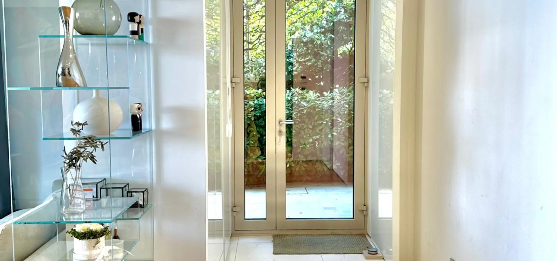 Dukley Gardens’ta Deniz Manzaralı Lüks Zemin Kat 2+1 Daire – 159 m²