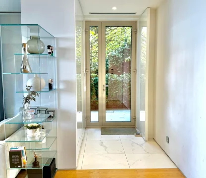 Dukley Gardens’ta Deniz Manzaralı Lüks Zemin Kat 2+1 Daire – 159 m²