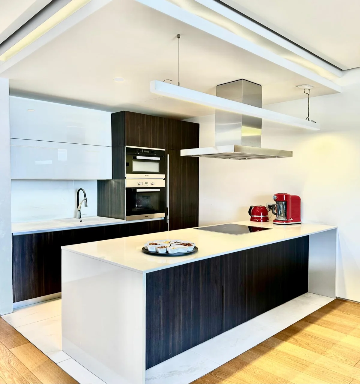 Dukley Gardens’ta Deniz Manzaralı Lüks Zemin Kat 2+1 Daire – 159 m²