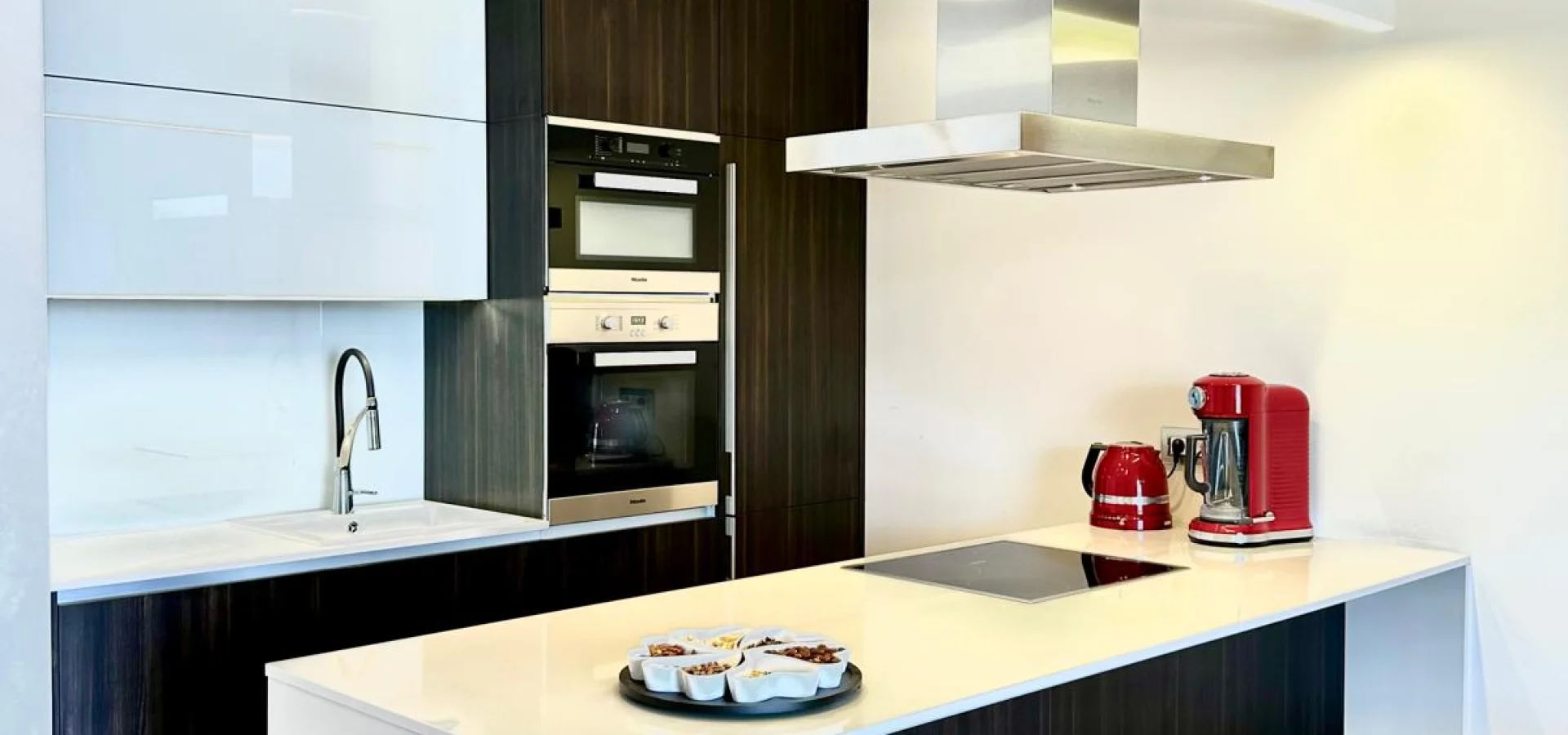 Dukley Gardens’ta Deniz Manzaralı Lüks Zemin Kat 2+1 Daire – 159 m²