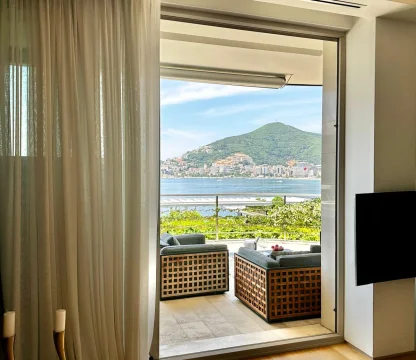 Dukley Gardens’ta Deniz Manzaralı Lüks Zemin Kat 2+1 Daire – 159 m²