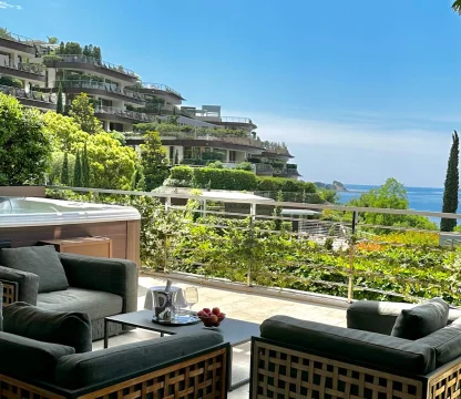 Dukley Gardens’ta Deniz Manzaralı Lüks Zemin Kat 2+1 Daire – 159 m²