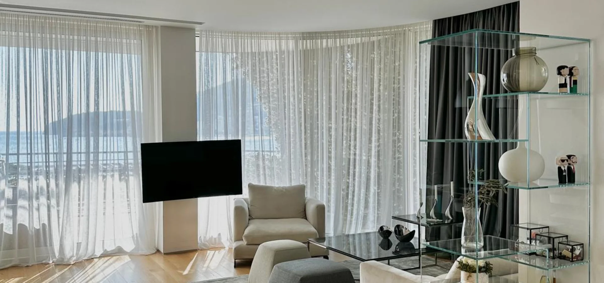 Dukley Gardens’ta Deniz Manzaralı Lüks Zemin Kat 2+1 Daire – 159 m²