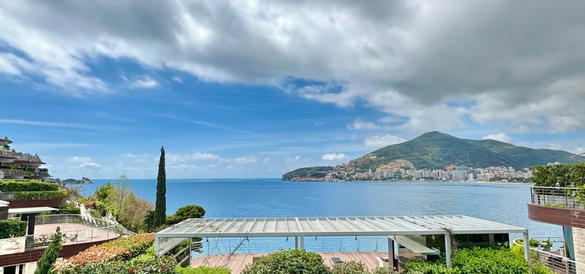 Dukley Gardens’ta Deniz Manzaralı Lüks Zemin Kat 2+1 Daire – 159 m²