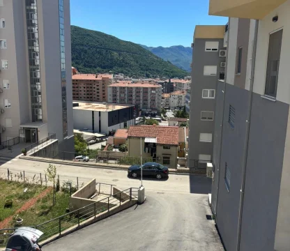 Budva'da yeni binada 1+1 satılık  daire 