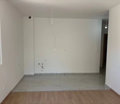 Budva'da yeni binada 1+1 satılık  daire 