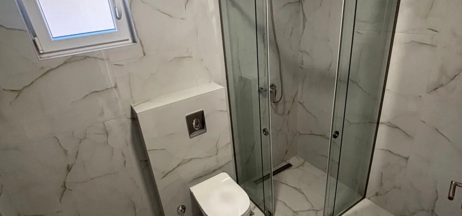 Budva'da yeni binada 1+1 satılık  daire 