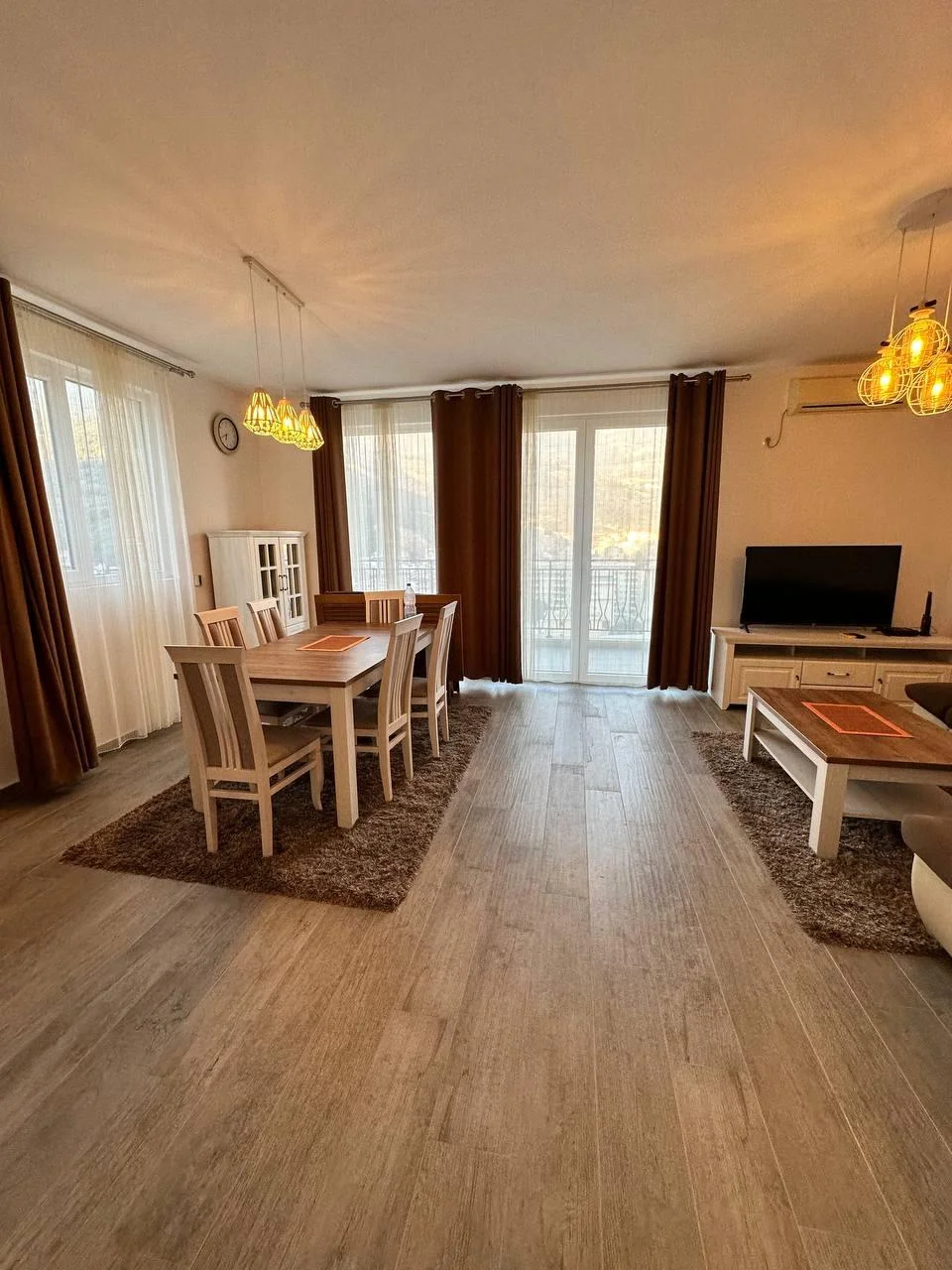 Budva da  1 + 1  satılık geniş daire