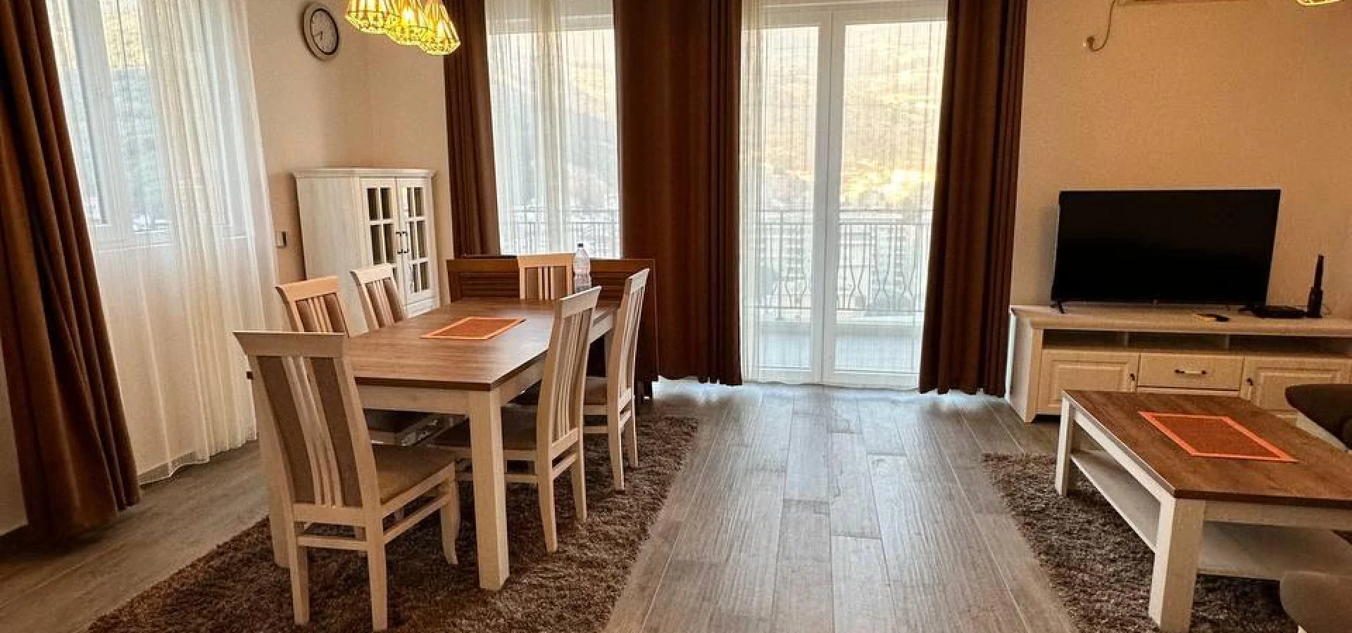 Budva da  1 + 1  satılık geniş daire