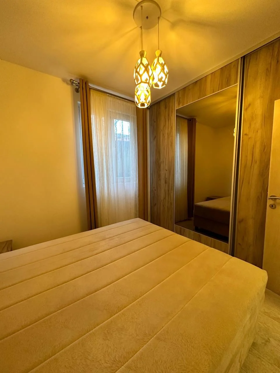 Budva da  1 + 1  satılık geniş daire