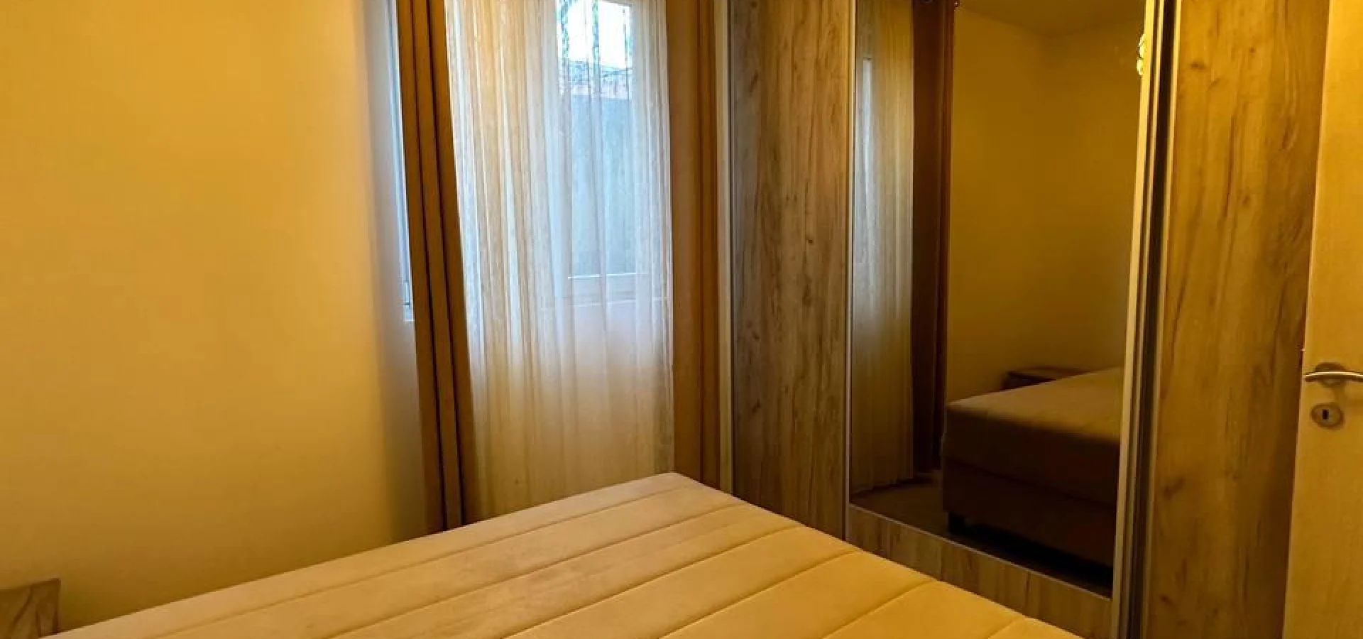 Budva da  1 + 1  satılık geniş daire