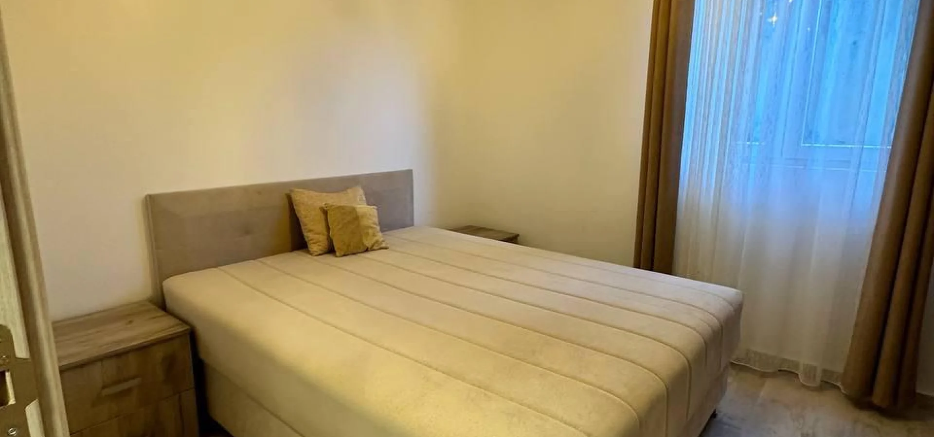 Budva da  1 + 1  satılık geniş daire